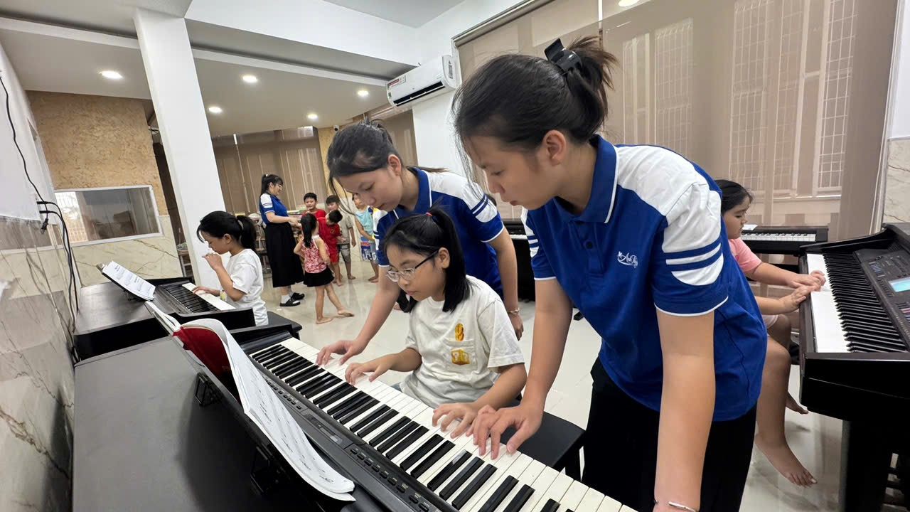 Lớp piano tại Anh Thy